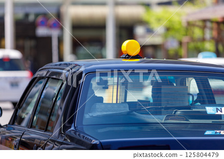 A taxi lantern waiting for customers in front of the station 125804479