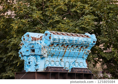 Big rusty V16 diesel ship engine block 125805084