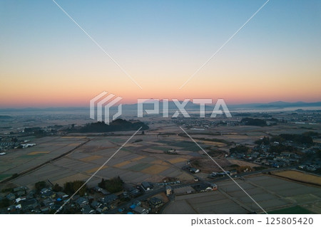 都城市日出鳥瞰圖 都城市日出鳥瞰圖 125805420