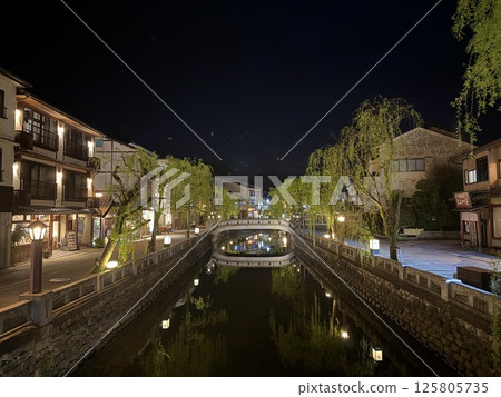 Kinosaki Onsen at night Kinosaki Onsen at night 125805735