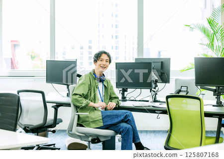 Engineer working in the office Engineer working in the office 125807168