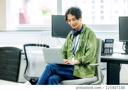 Engineer working in the office Engineer working in the office 125807180