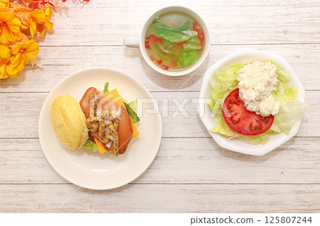 Chicken burger 125807244