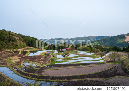 日本兵庫縣養父市別庫梯田的美麗風景 日本兵庫縣養父市別庫梯田的美麗風景 125807491
