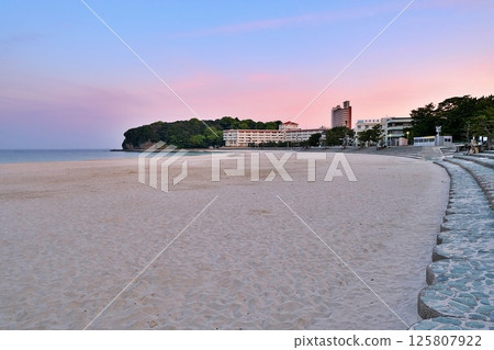 Magic hour at Shirahama Beach in Wakayama Prefecture 125807922