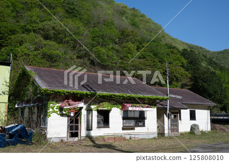 日本兵庫縣養父市一座古老而美麗的建築 日本兵庫縣養父市一座古老而美麗的建築 125808010