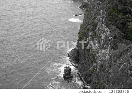 Towering cliffs 125808836