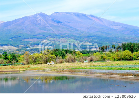 五月的淺山和高原菜田 信州的山脈 信州的自然風光 信州的風景 125809620