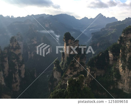 武陵源的壯麗景色 125809658