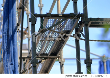 External scaffolding for detached houses External scaffolding for detached houses 125809795