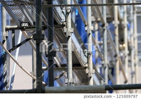 External scaffolding for detached houses 125809797