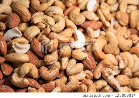 Almonds and cashew nuts 125809814