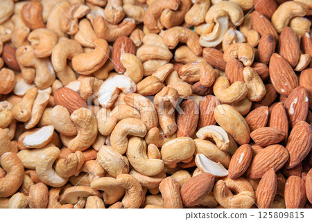 Almonds and cashew nuts 125809815