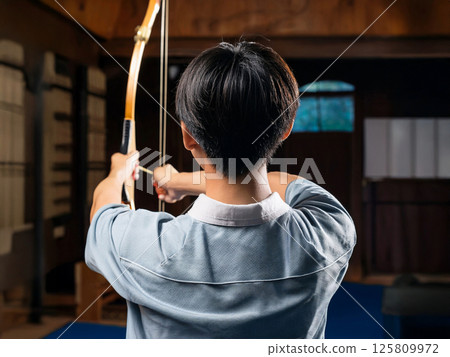A boy playing archery 125809972