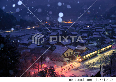 View of the Nishise townscape on a snowy night from Myoken Shrine in Obama City View of the Nishise townscape on a snowy night from Myoken Shrine in Obama City 125810092