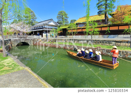 [Okayama Prefecture] Cherry blossoms in full bloom in Kurashiki Bikan Historical Quarter (Boat Nagashi) 125810334
