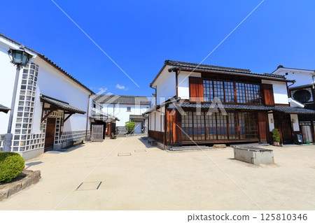 [Okayama Prefecture] Kurashiki Monogatarikan on a clear day (Kurashiki Bikan Historical Quarter) 125810346