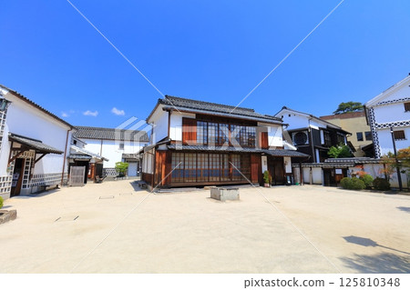 [Okayama Prefecture] Kurashiki Monogatarikan on a clear day (Kurashiki Bikan Historical Quarter) 125810348