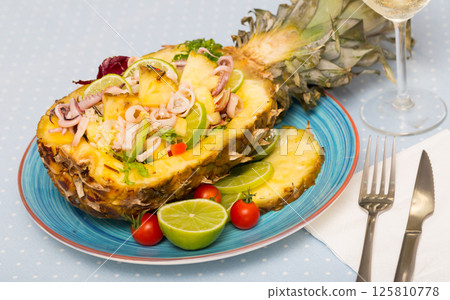 Plate with stuffed pineapple 125810778