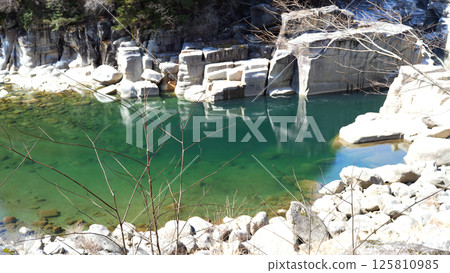 睡覺的地板 125810985