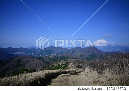 Mt. Myojin Myojogatake and Mt. Kintoki on a clear day Mt. Myojin Myojogatake and Mt. Kintoki on a clear day 125812730