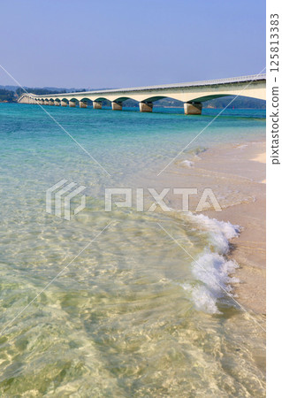 Kouri Bridge and Kouri Beach (Nakijin Village, Okinawa Prefecture) 125813383