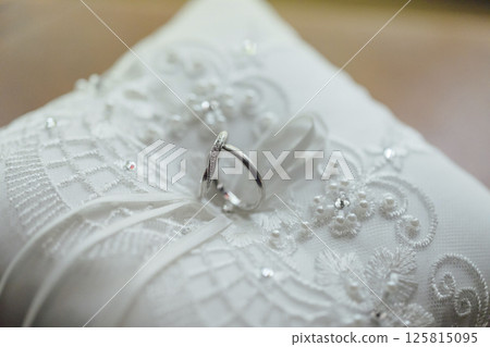 Wedding rings and white lace 125815095