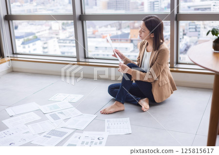 Business woman Business woman 125815617