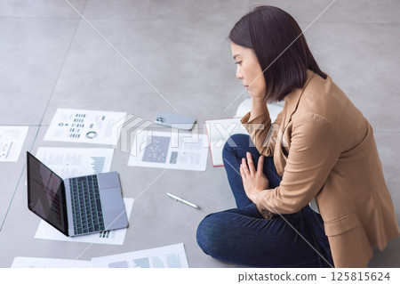 Think businesswoman Think businesswoman 125815624