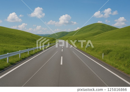 一條穿過維納斯線美麗綠色山丘的風景路線 125816866