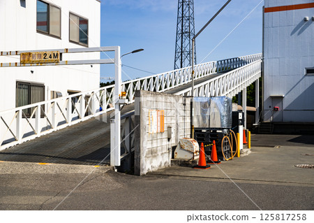 倉庫：危險物品燃料處理站和坡道 125817258