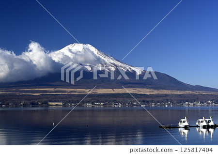 Mt. Fuji, Lake Yamanaka, early morning, Fuji Five Lakes, before dawn, Koshinetsu, Yamanashi Prefecture, Yamanakako Village, snow, snowy Mt. Fuji, red Fuji, Nagaike Waterfront Mt. Fuji, Lake Yamanaka, early morning, Fuji Five Lakes, before dawn, Koshinetsu, Yamanashi Prefecture, Yamanakako Village, snow, snowy Mt. Fuji, red Fuji, Nagaike Waterfront 125817404