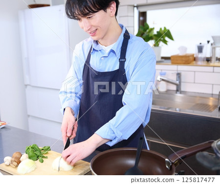 Men's kitchen cooking image 125817477