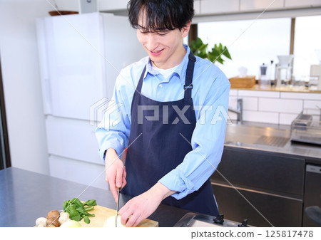 Men's kitchen cooking image Men's kitchen cooking image 125817478