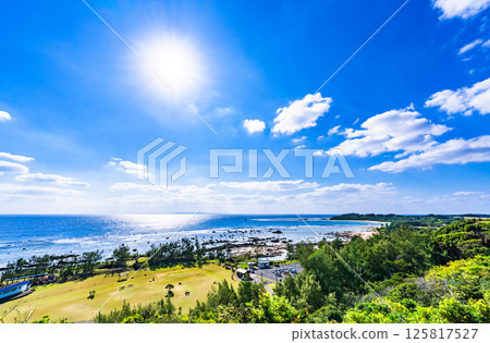 A spectacular panorama from Cape Ayamaru on Amami Oshima Island [Landscape of Amami City, Kagoshima Prefecture] 125817527