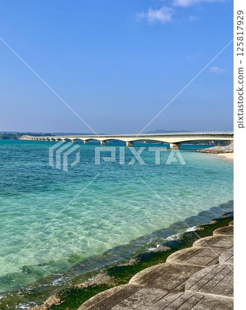 Kouri Bridge and Minamizume Observatory (Nakijin Village, Okinawa Prefecture) 125817929