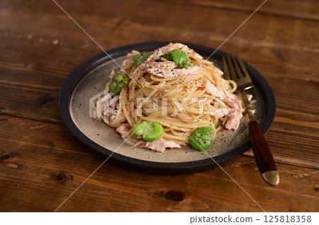 蠶豆鱈魚子蛋黃醬意麵 125818358