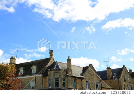 Cotswolds landscape (Bourton-on-the-Water) 125818631