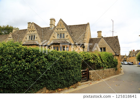 Cotswolds landscape (Bourton-on-the-Water) Cotswolds landscape (Bourton-on-the-Water) 125818641