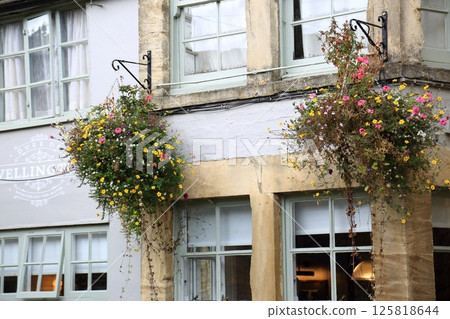 Cotswolds landscape (Bourton-on-the-Water) 125818644