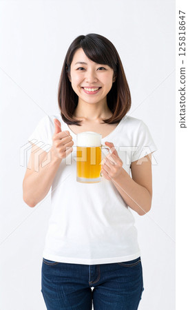 Smiling woman holding a beer (AI-generated image) Smiling woman holding a beer (AI-generated image) 125818647