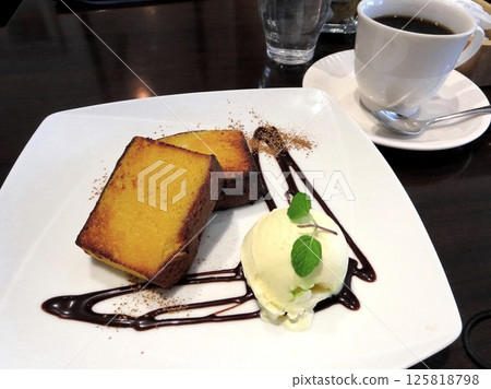 French Castella at Bunmeido Cafe in Bunmeido Nihonbashi French Castella at Bunmeido Cafe in Bunmeido Nihonbashi 125818798