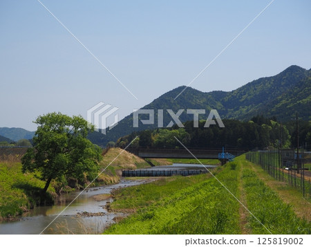 Nostalgic landscape 125819002