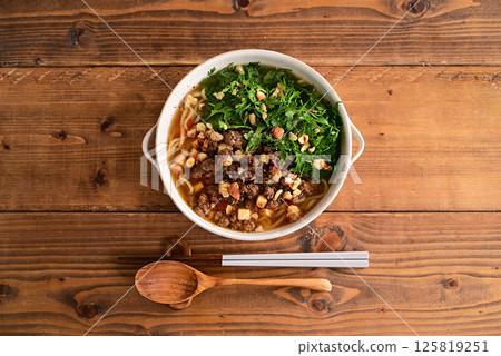 擔擔肉芫荽拉麵 擔擔肉芫荽拉麵 125819251