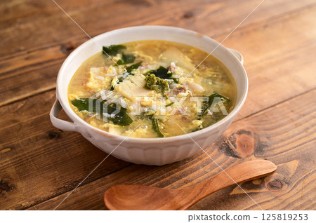 Rice porridge with wakame seaweed and bamboo shoots Rice porridge with wakame seaweed and bamboo shoots 125819253