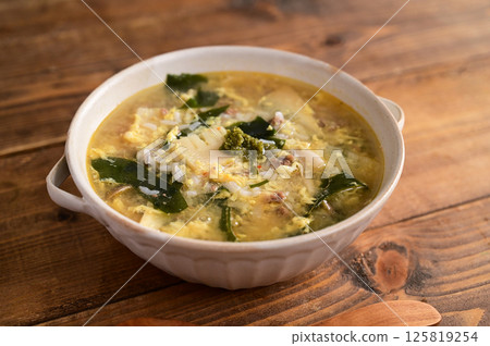 Rice porridge with wakame seaweed and bamboo shoots 125819254