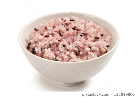 Freshly cooked red rice made from mixed grains 125819806