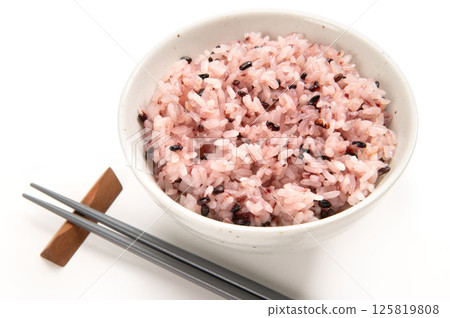 用混合穀物製成的新鮮紅米飯 125819808