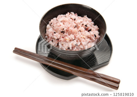 用混合穀物製成的新鮮紅米飯 用混合穀物製成的新鮮紅米飯 125819810