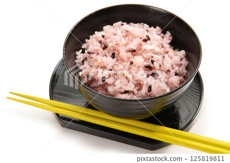 Freshly cooked red rice made from mixed grains Freshly cooked red rice made from mixed grains 125819811